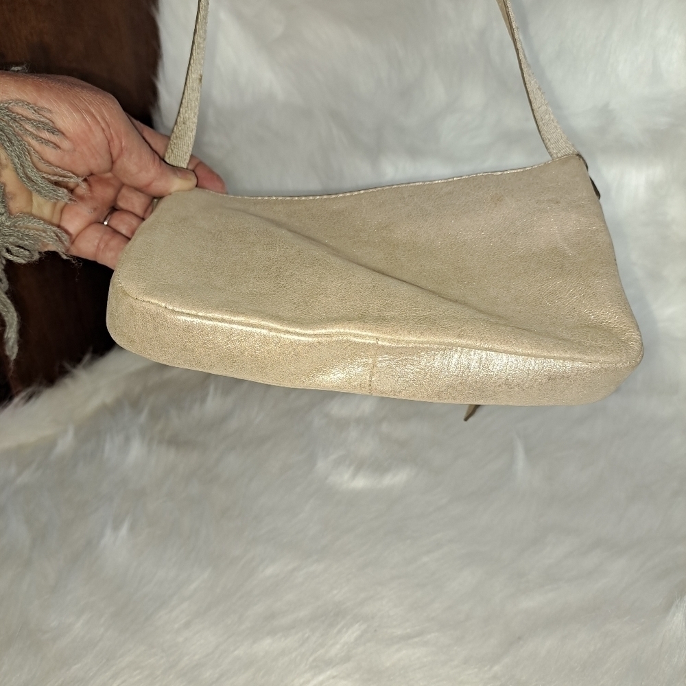 🖤New Fossil gold crossbody small but can hold all your essentials - Picture 4 of 6